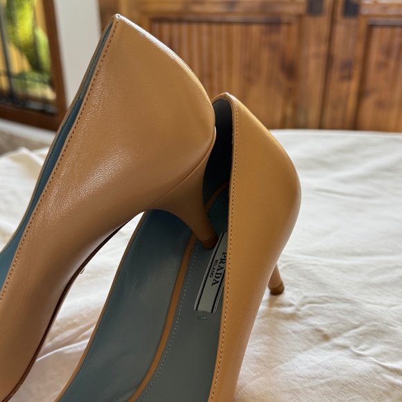 PRADA - Picture 2 of 6